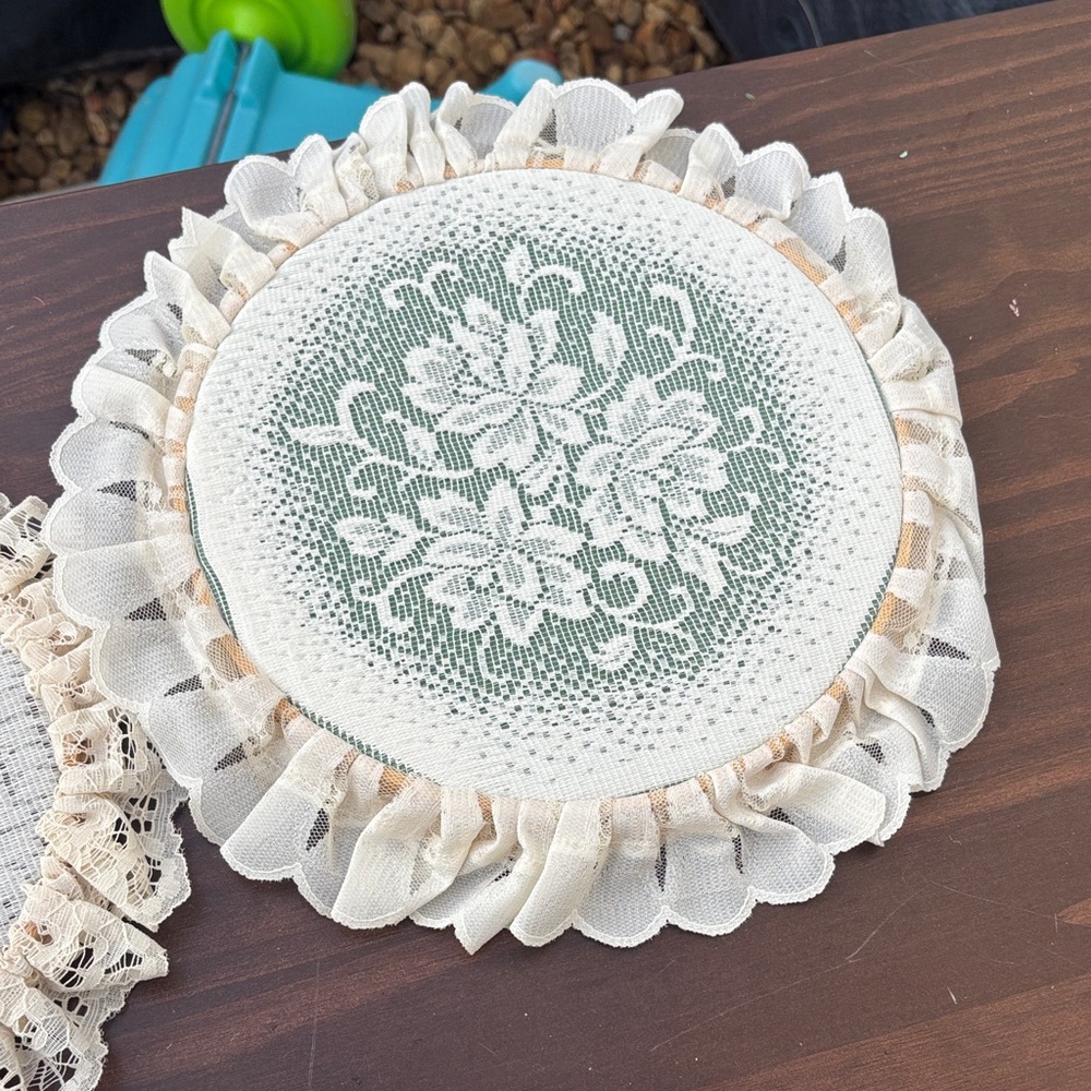 8 Vintage Decorative Lace crochet ring with Bear and Floral Designs - Picture 4 of 9
